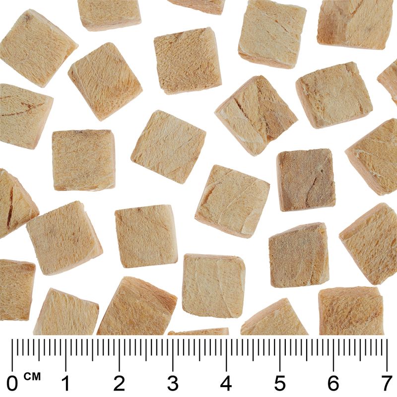 Square, beige dry food pieces with a centimetre scale from 0 to 7 cm for size indication.