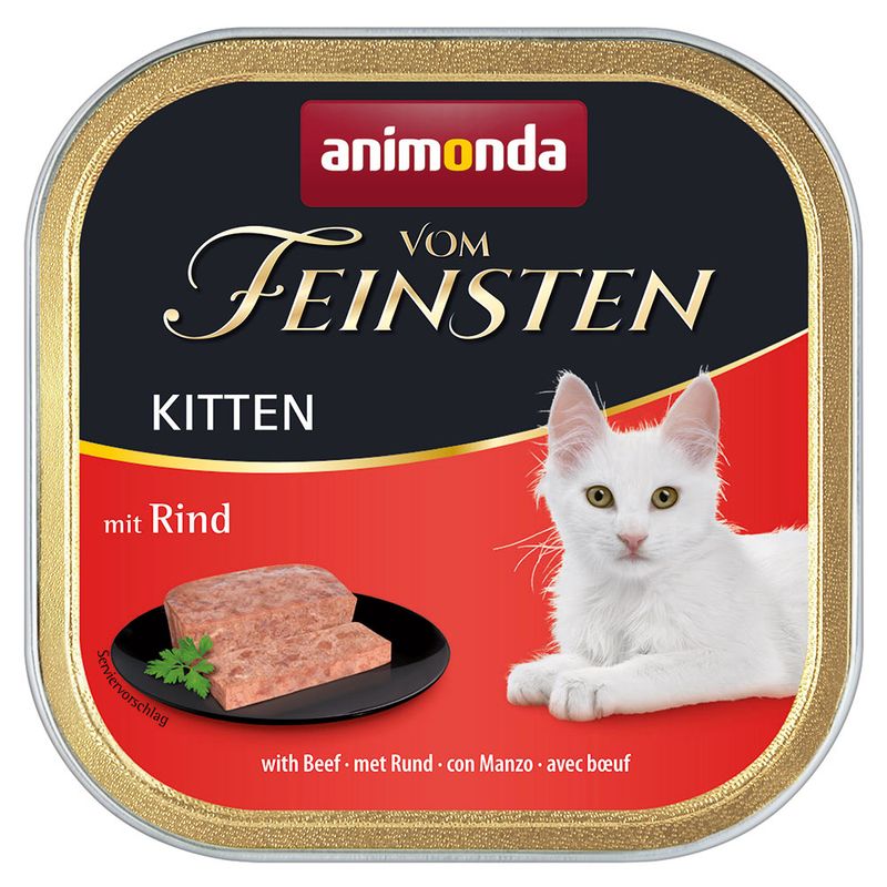 Animonda Vom Feinsten Kitten with beef. Serving suggestion: meat piece on black plate, white cat shown.