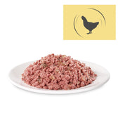 Fresh wet food on a white plate, with a hen symbol on a yellow background. Indicates chicken as the main ingredient.