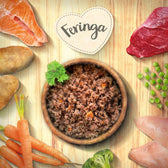 Feringa. Tray with wet food, surrounded by salmon, beef, chicken, potatoes, carrots, broccoli, and peas.