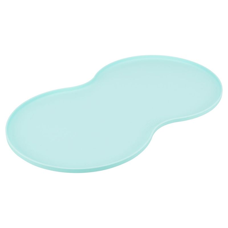 Light blue, kidney-shaped silicone mat for food bowls, non-slip and easy to clean.