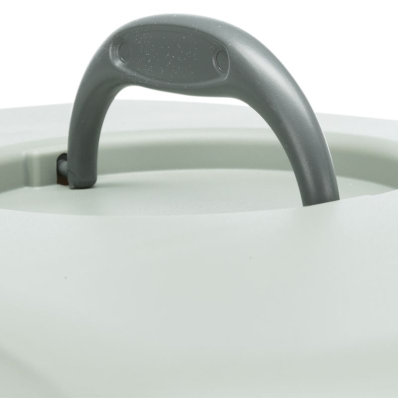 Grey handle on a round lid, suitable for safe handling of containers.
