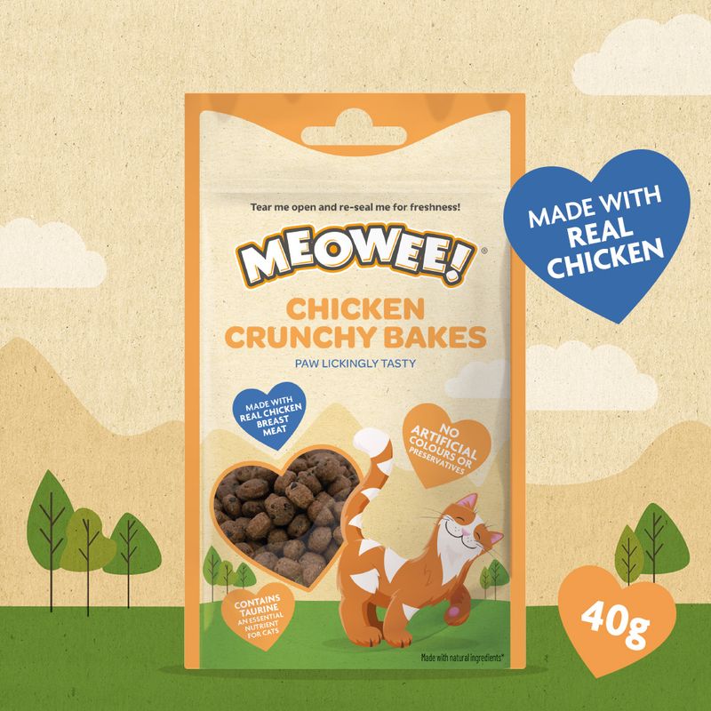 Meowee! Chicken Crunchy Bakes, made with real chicken breast meat, contains taurine, no artificial colourants or preservatives, 40g pack.