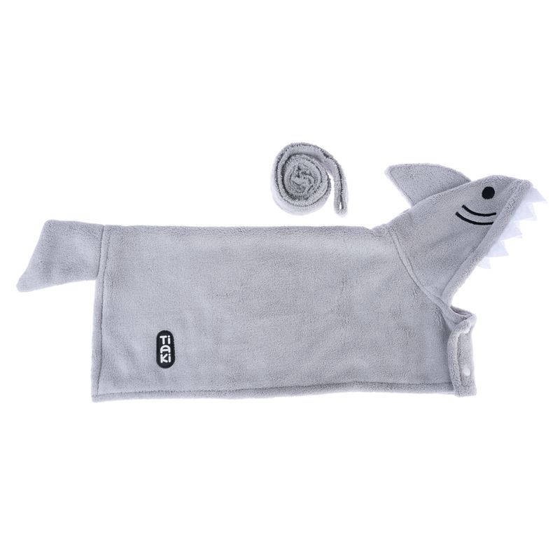 Grey towel in shark shape with Trixie logo, includes rolled-up towel. Visible details: fins, teeth and eyes of the shark.