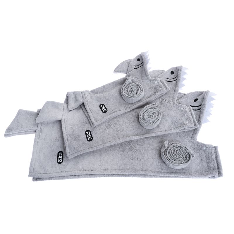 Grey towels in shark shape with Trixie logo, various sizes visible.