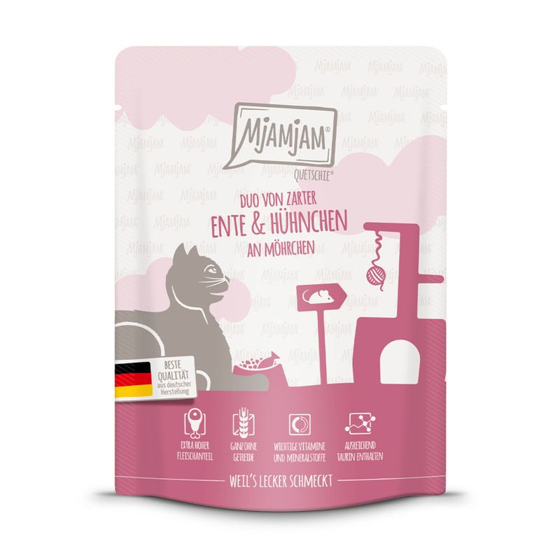 Mjamjam Quetsche Duo with tender duck and chicken with carrots. Premium quality from German production, extra high meat content, grain-free, contains essential vitamins and taurine.