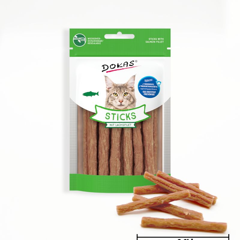 Dokas Sticks with salmon fillet, resealable packaging, tested by SGS Institut Fresenius. Shown: product and individual sticks.