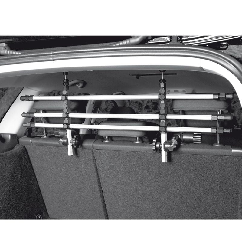 Adjustable metal partition for the boot, mounted between the rear seats and the vehicle roof.