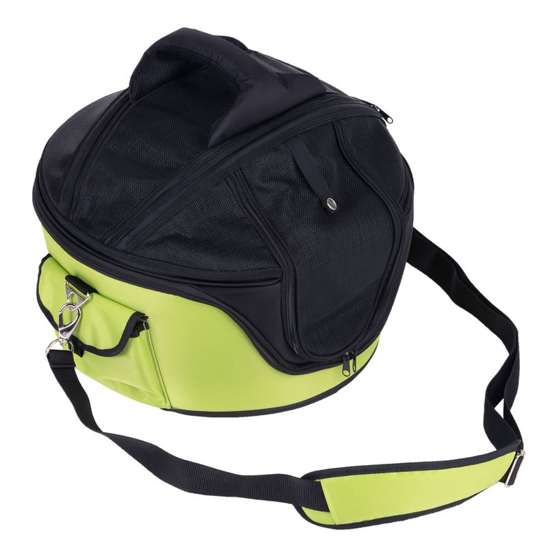Transport bag in green and black with carrying handle, shoulder strap and mesh top. Side pocket with visible metal clip.