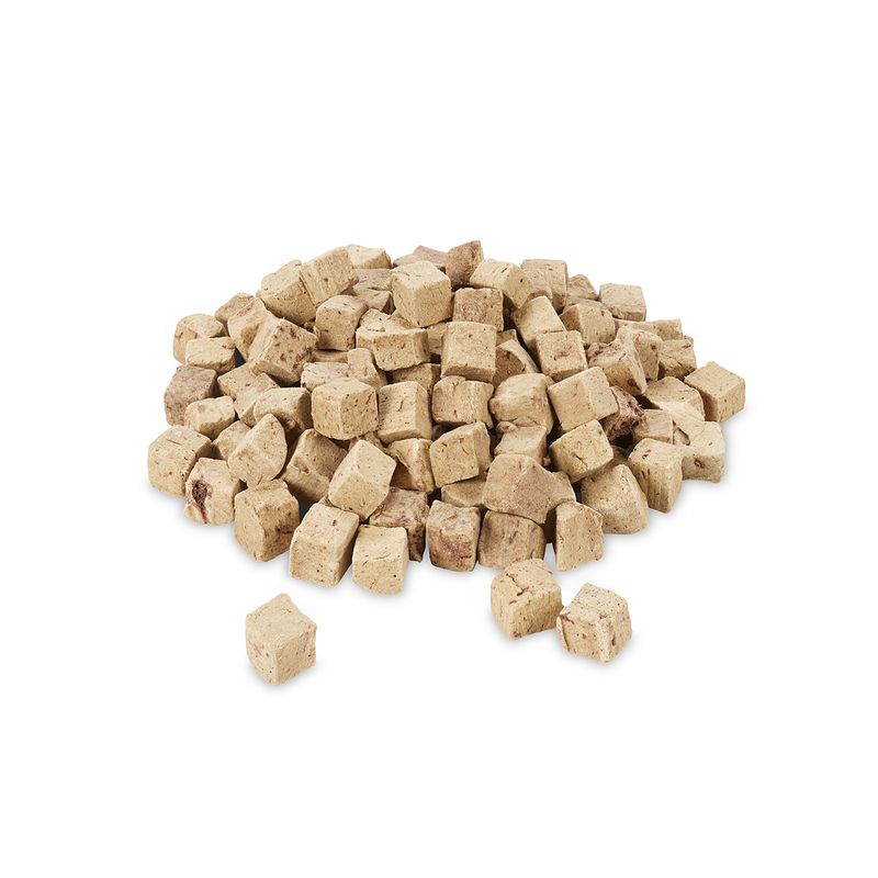 Pile of small, beige-brown cubes made from freeze-dried meat. Product image without packaging.